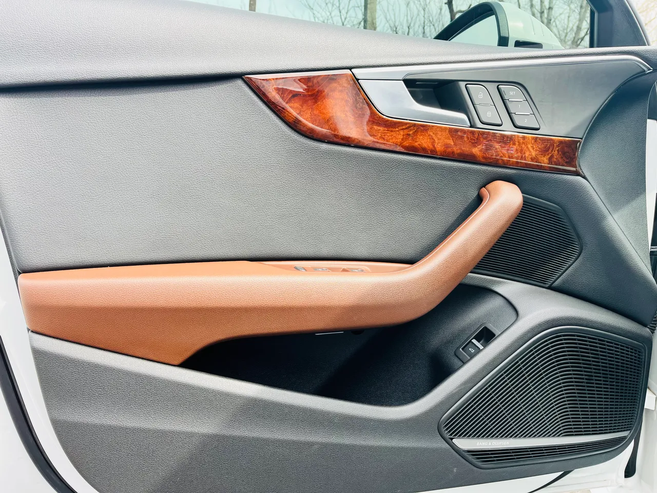 Audi A4 - фото 7