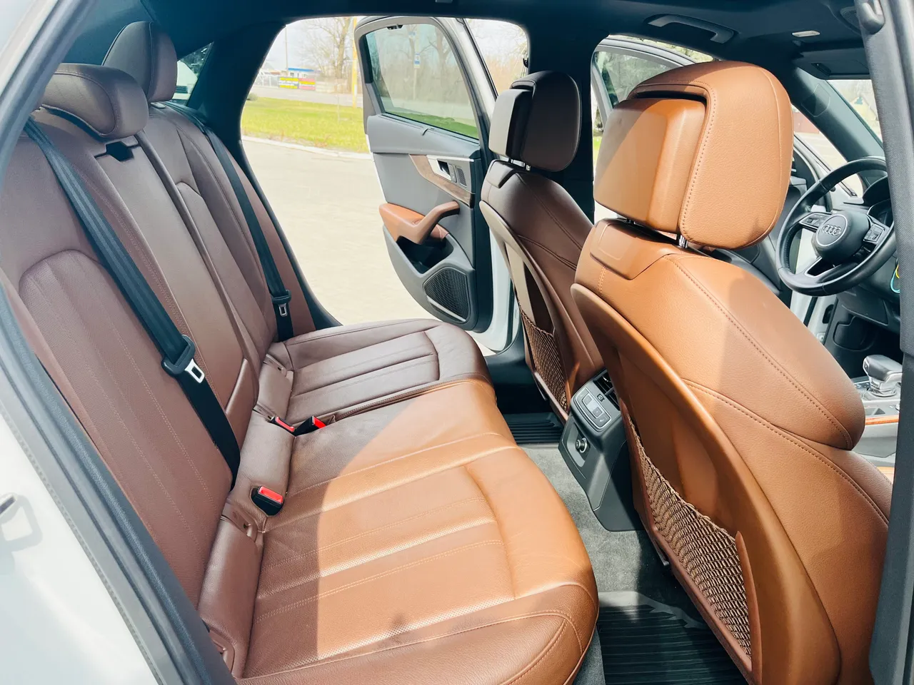 Audi A4 - фото 12