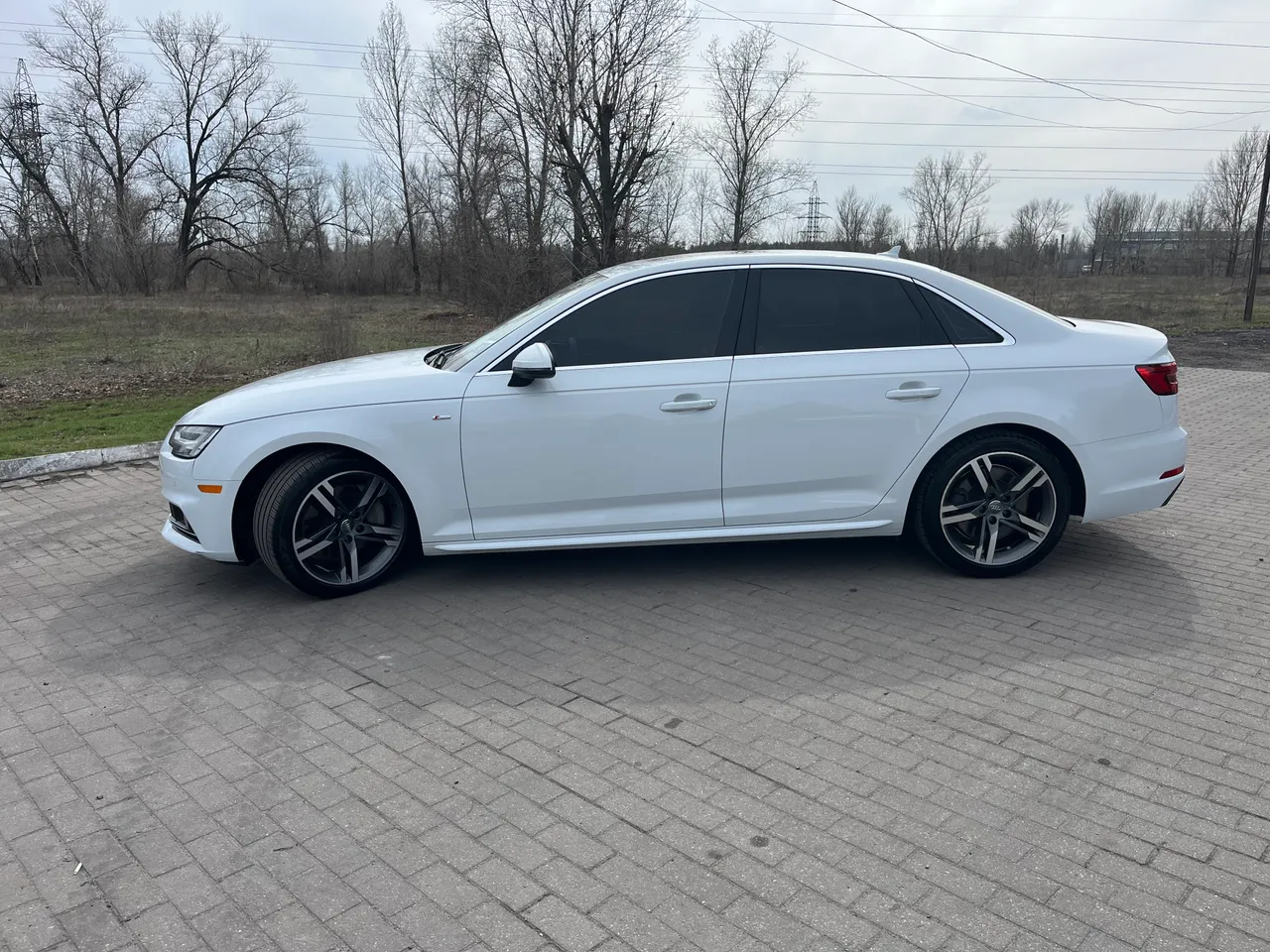 Audi A4 - фото 2