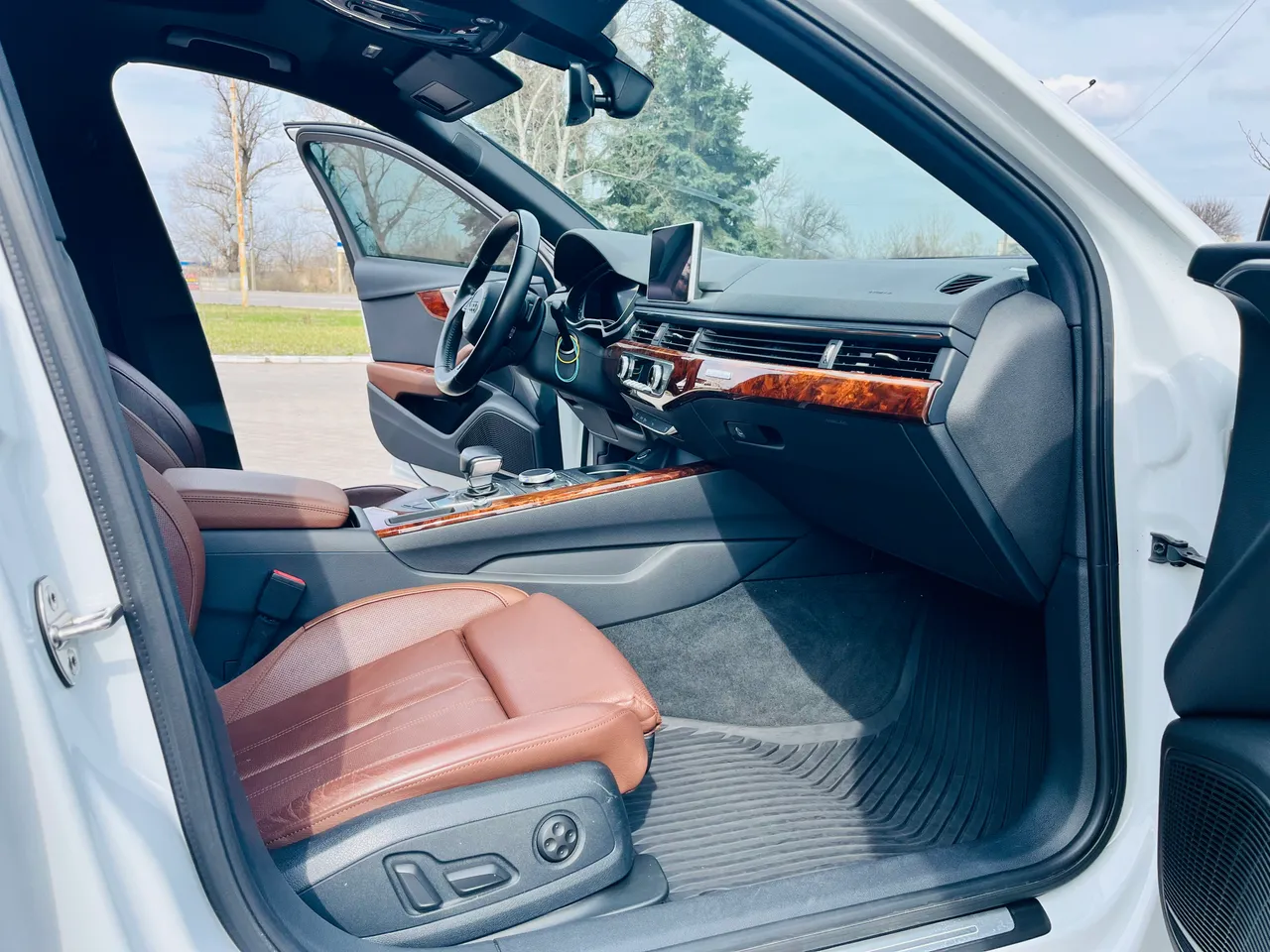 Audi A4 - фото 9