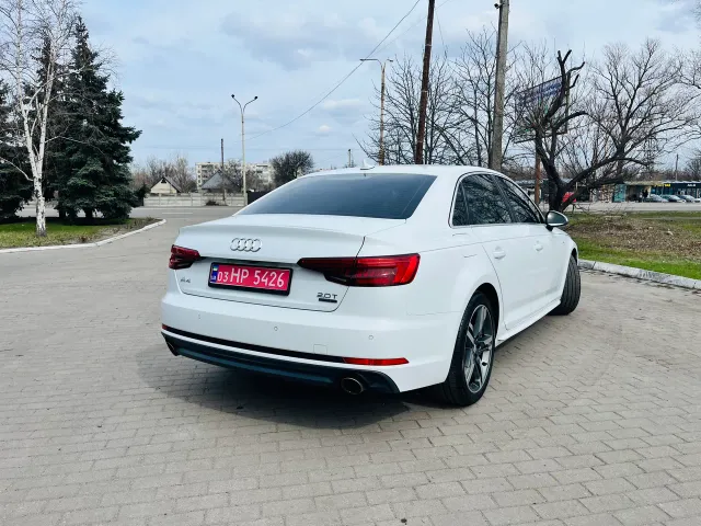 Audi A4 - фото 5