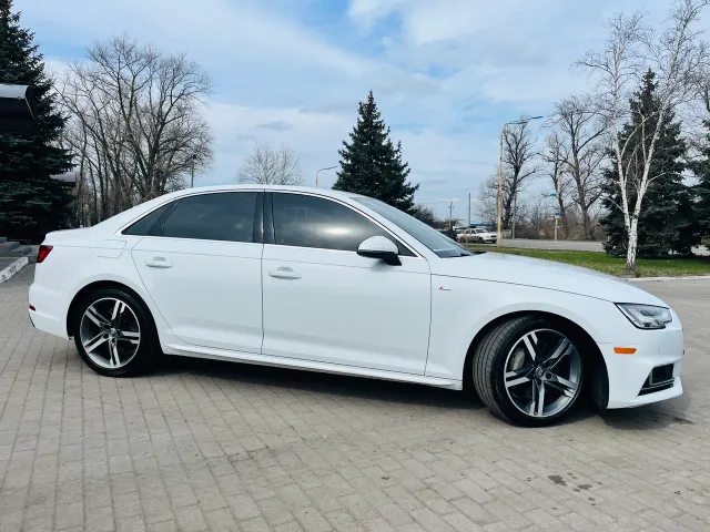 Audi A4 - фото 3
