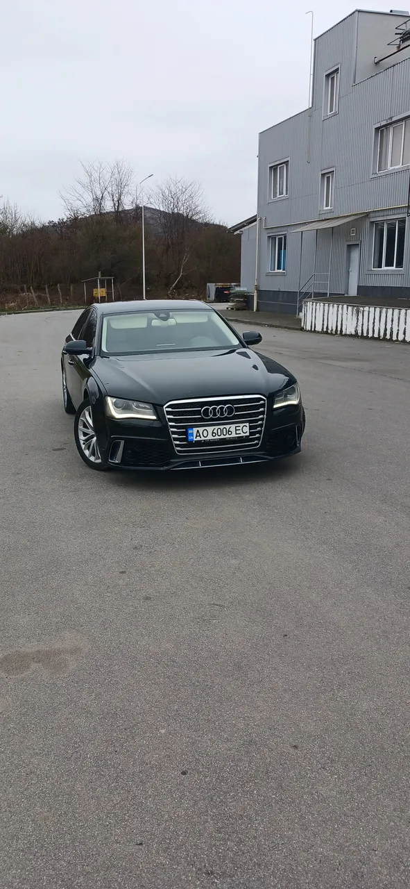 Audi A8 - фото 1