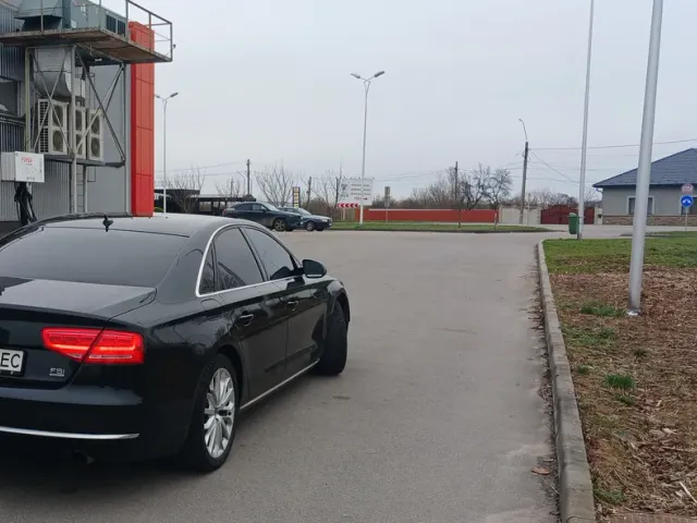 Audi A8 - фото 5