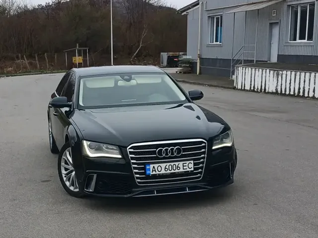 Audi A8 - фото 1
