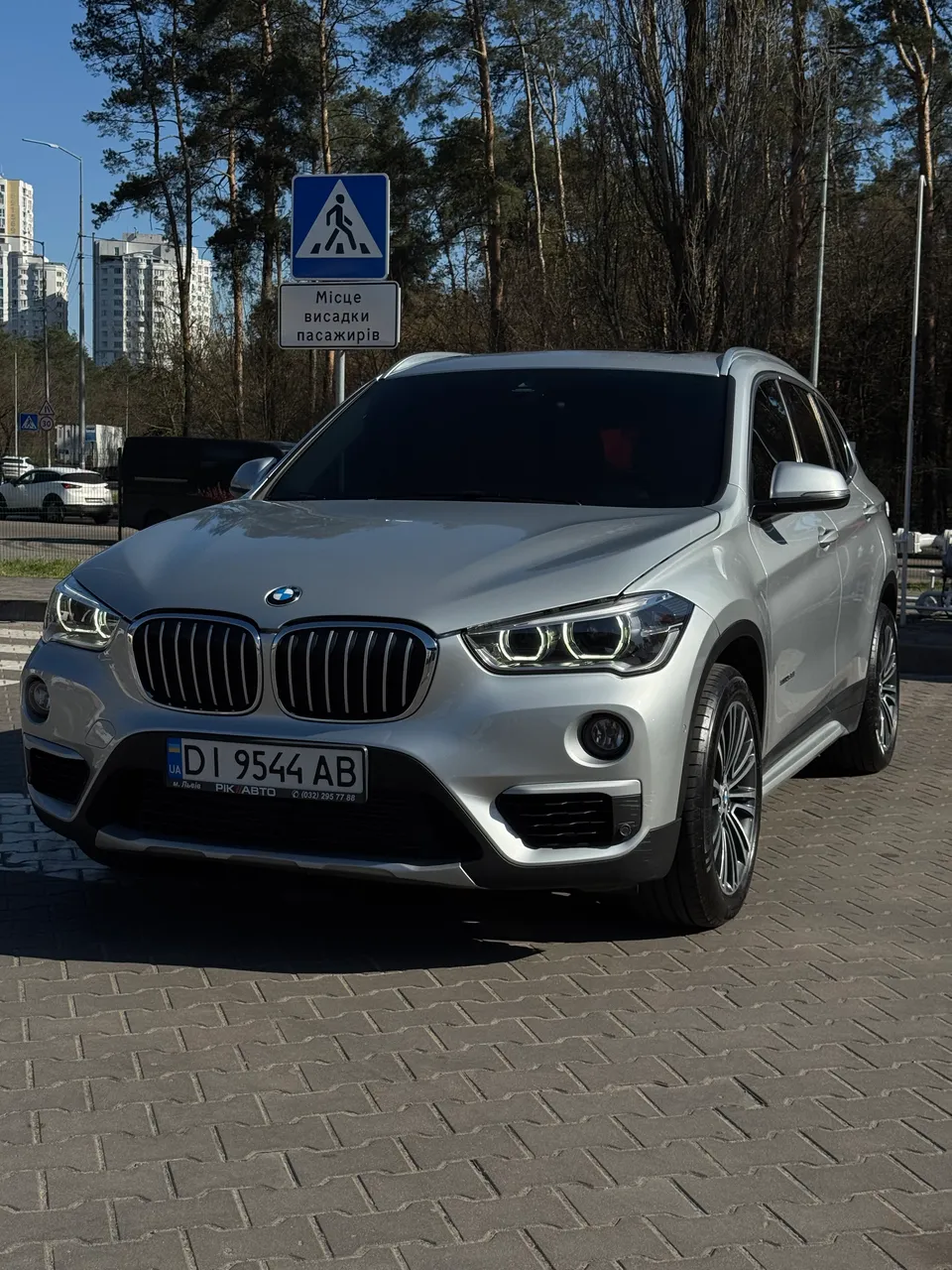 BMW X1 - фото 1