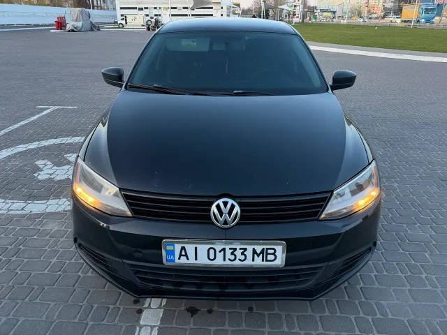 Volkswagen Jetta - фото 1