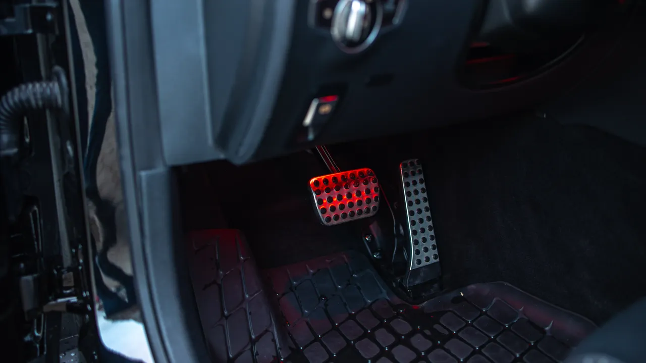 Mercedes-Benz AMG GT - фото 16