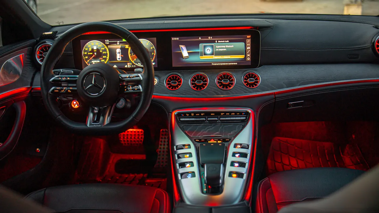 Mercedes-Benz AMG GT - фото 13