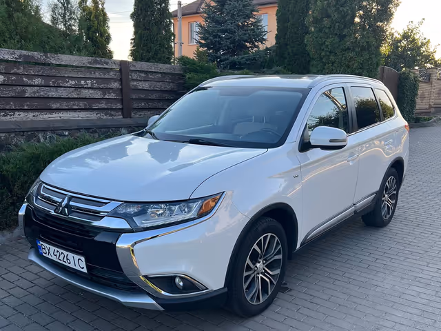 Mitsubishi Outlander - фото 1
