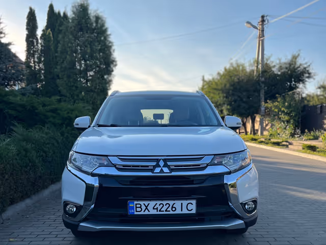 Mitsubishi Outlander - фото 5