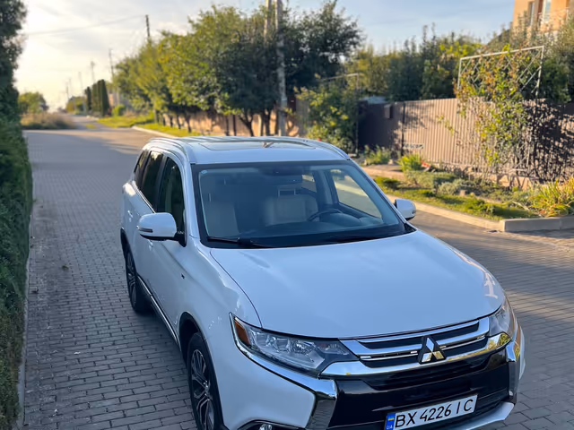 Mitsubishi Outlander - фото 3