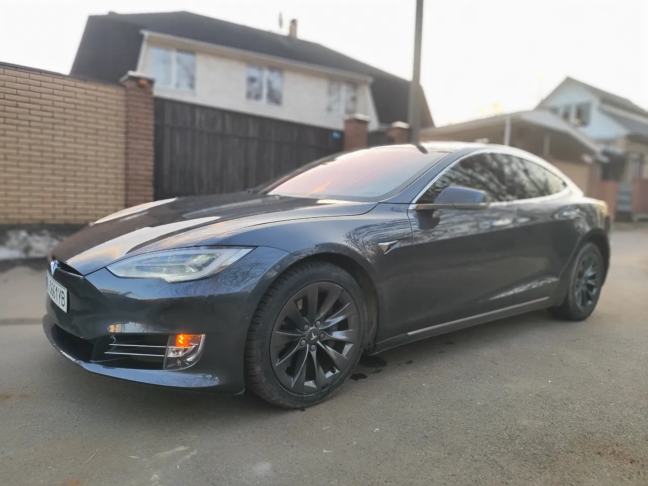 Tesla Model S - фото 1