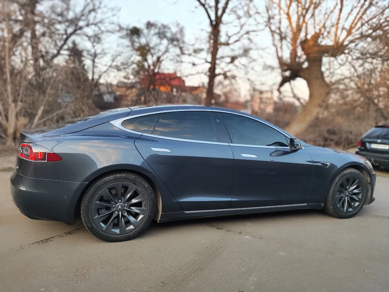 Tesla Model S - фото 7