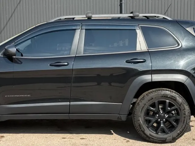 Jeep Cherokee - фото 4