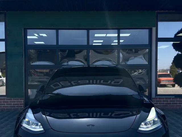 Tesla Model 3 - фото 2