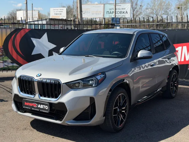 BMW X1 - фото 1