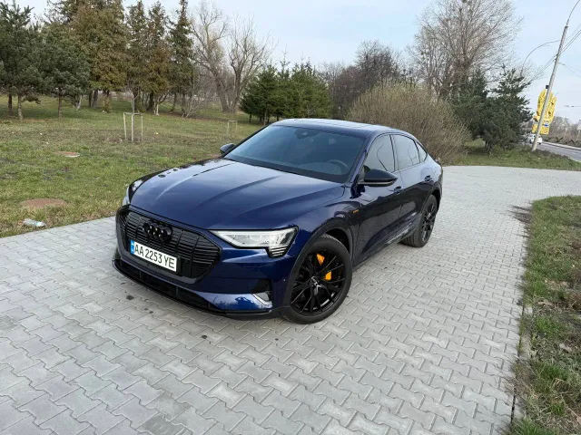 Audi e-tron Sportback - фото 1