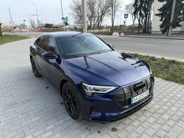 Audi e-tron Sportback - фото 2