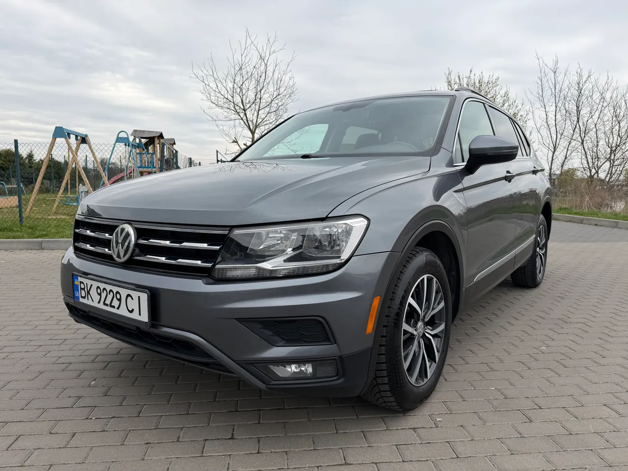 Volkswagen Tiguan - фото 1