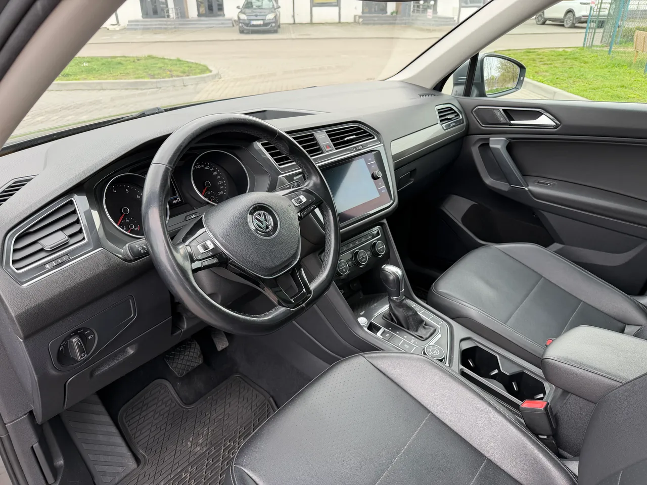 Volkswagen Tiguan - фото 11