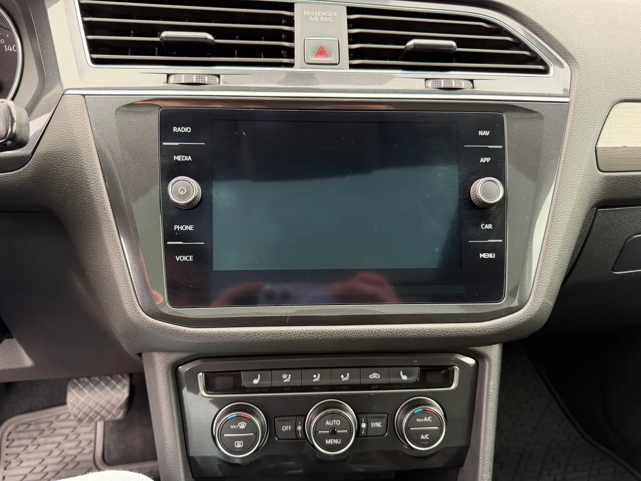 Volkswagen Tiguan - фото 15