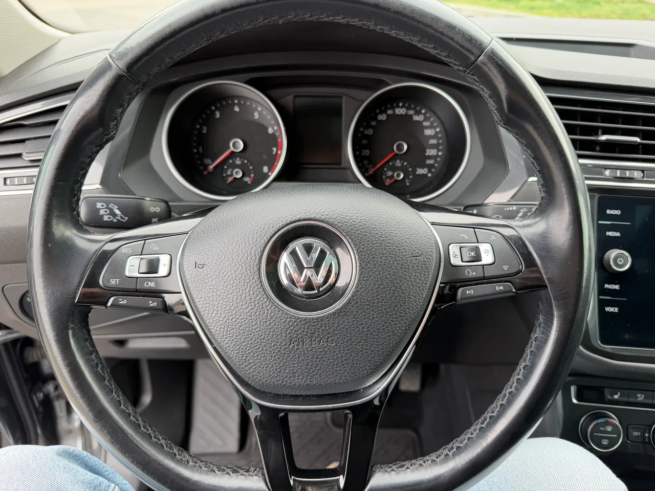 Volkswagen Tiguan - фото 14