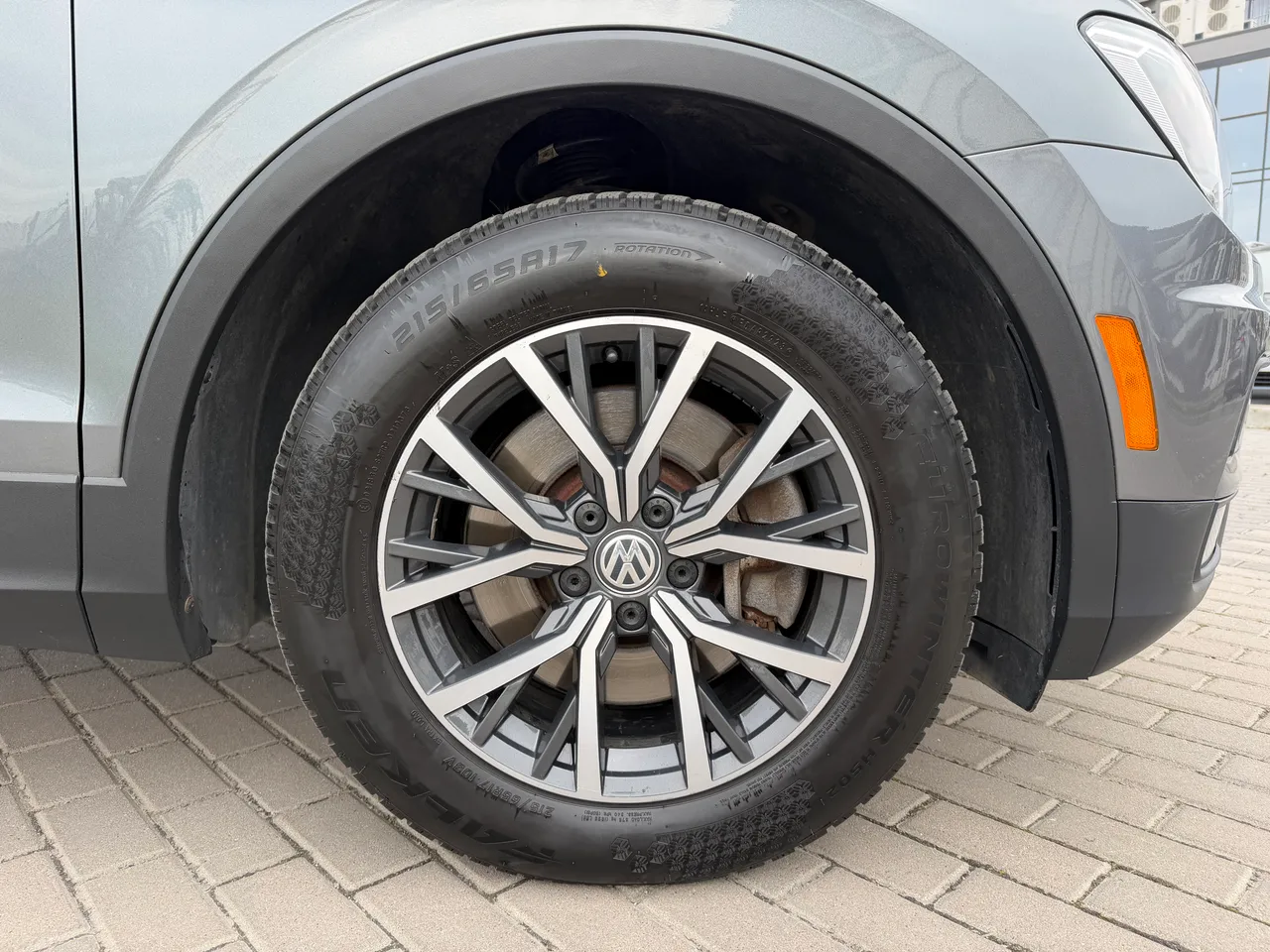 Volkswagen Tiguan - фото 8