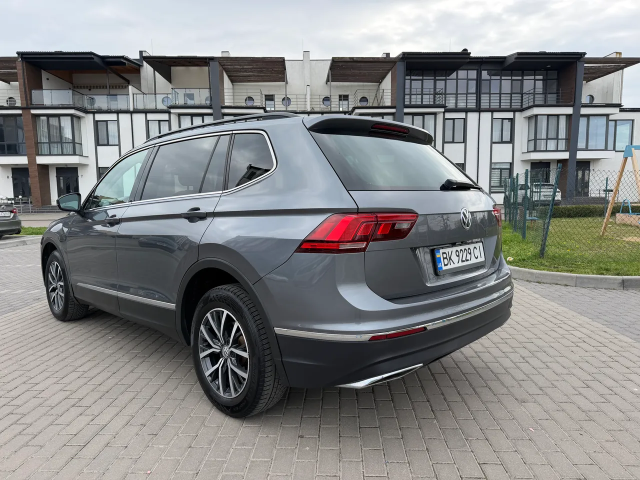 Volkswagen Tiguan - фото 4