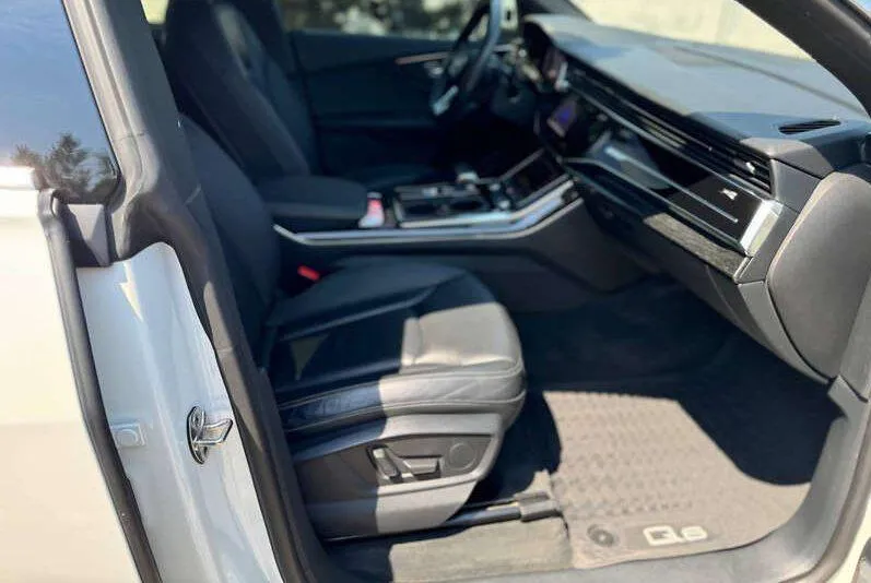 Audi Q8 - фото 16