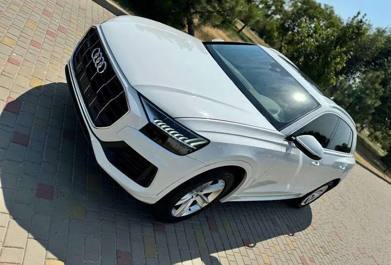 Audi Q8 - фото 10