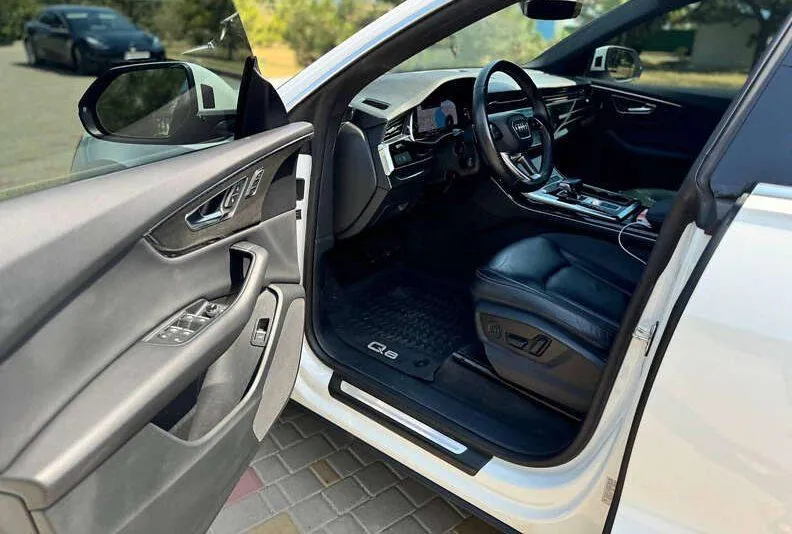 Audi Q8 - фото 11