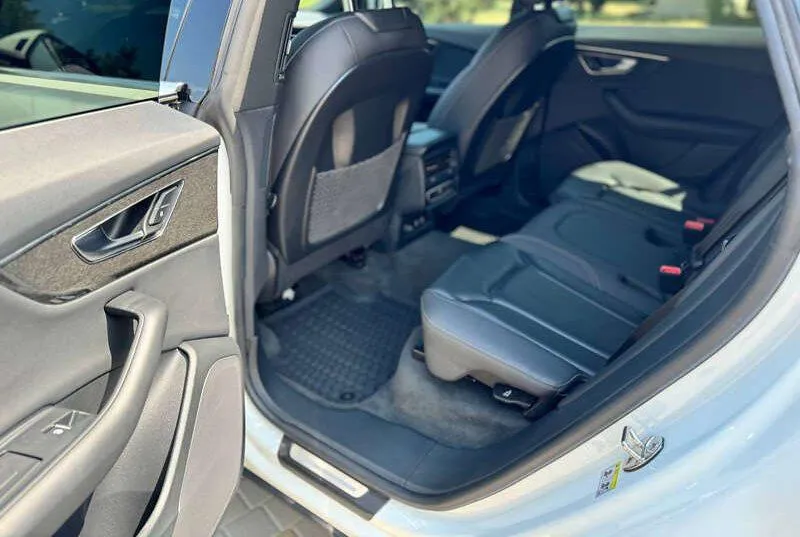 Audi Q8 - фото 14