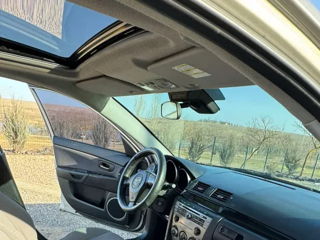 Mazda 3 - фото 4
