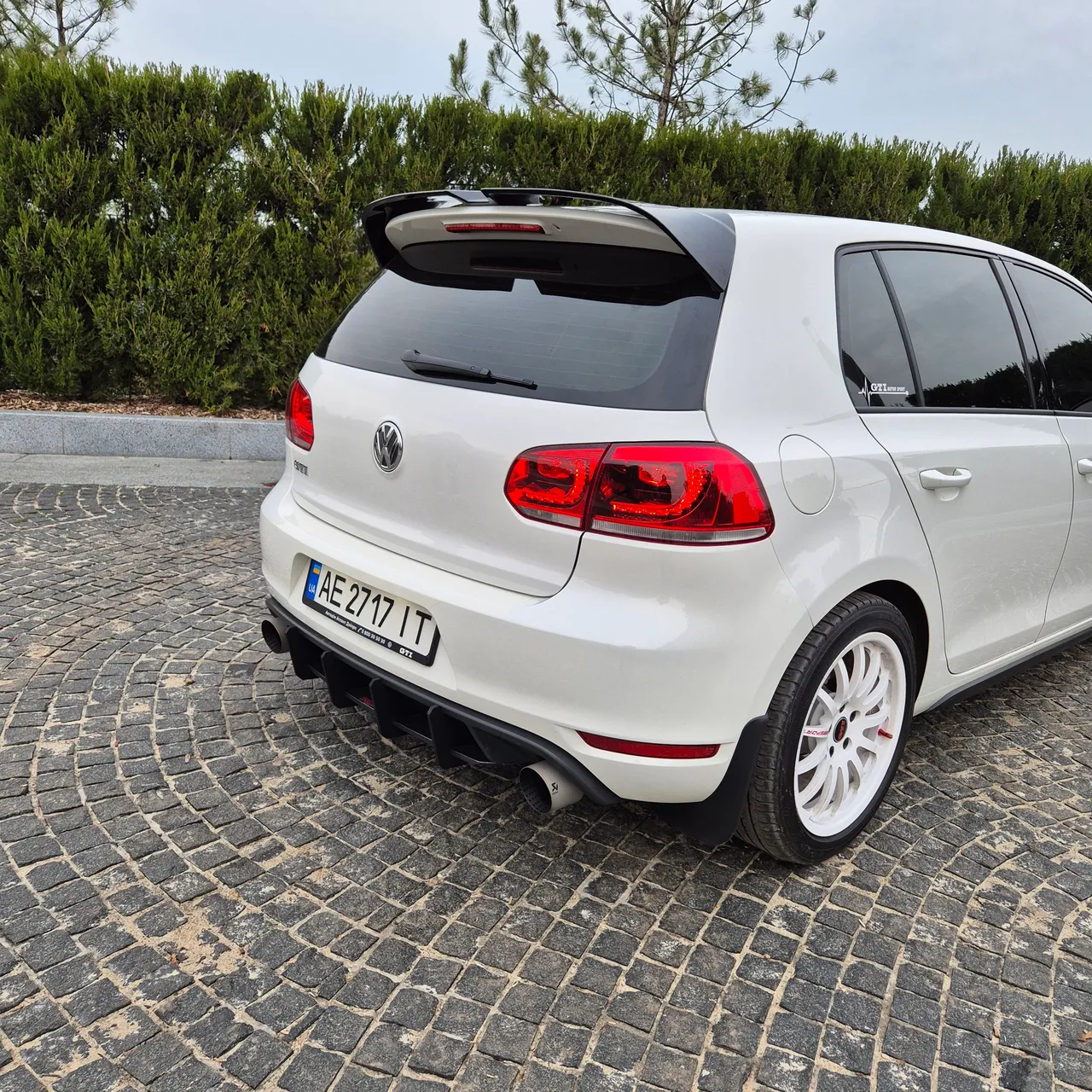 Volkswagen Golf GTI - фото 8