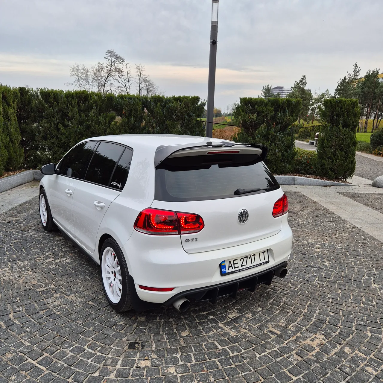 Volkswagen Golf GTI - фото 7