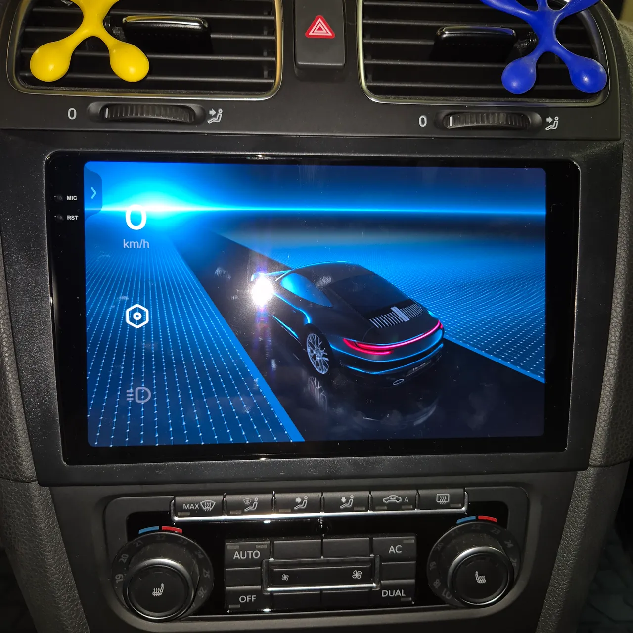 Volkswagen Golf GTI - фото 10