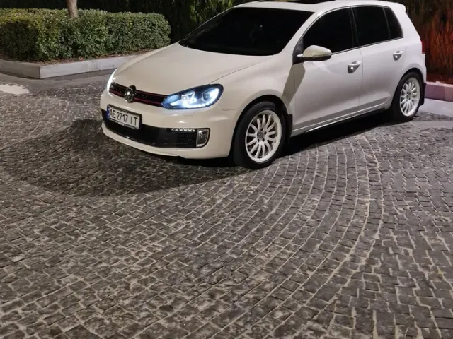 Volkswagen Golf GTI - фото 1