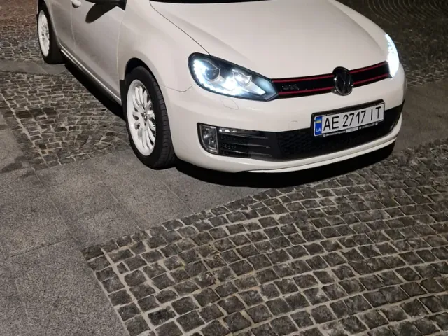 Volkswagen Golf GTI - фото 2
