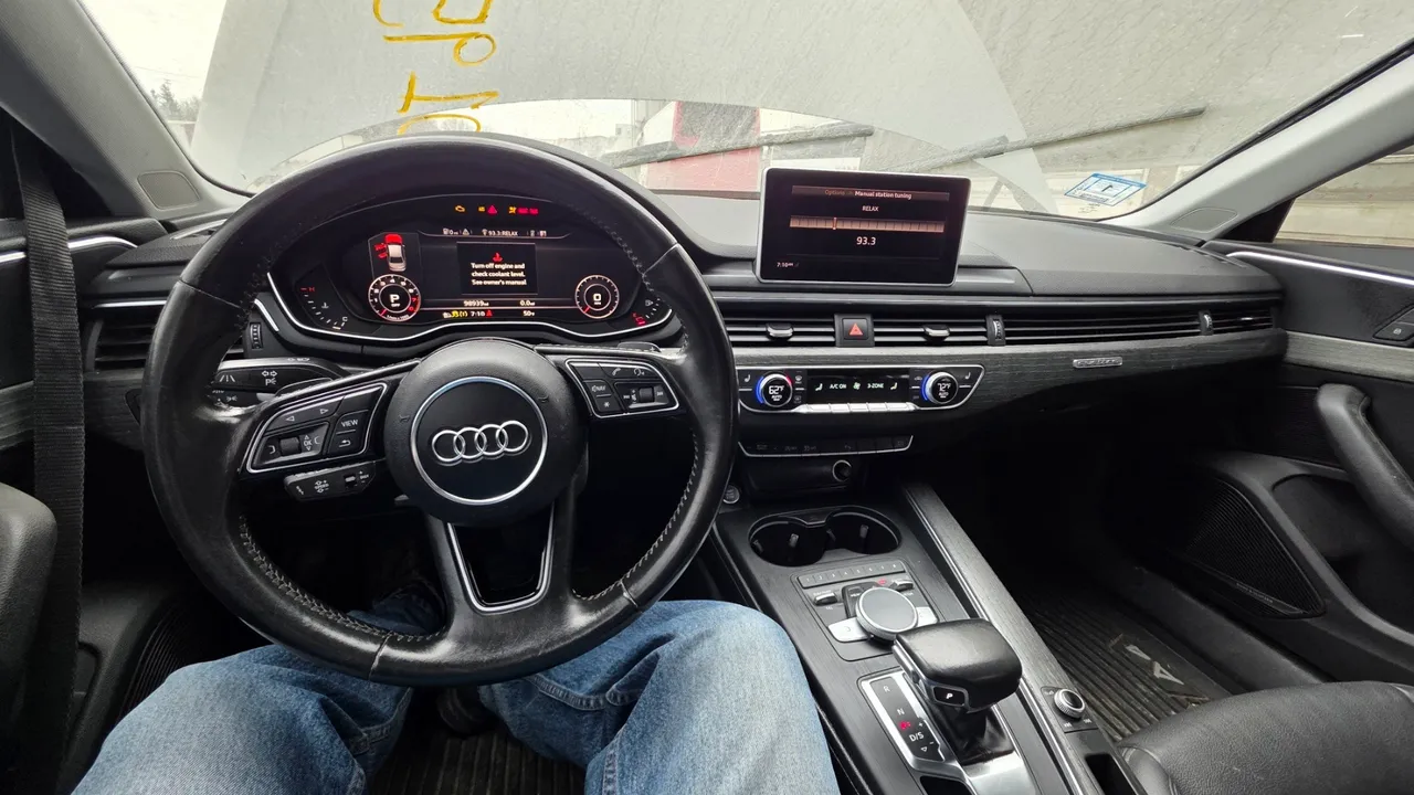 Audi A4 - фото 2