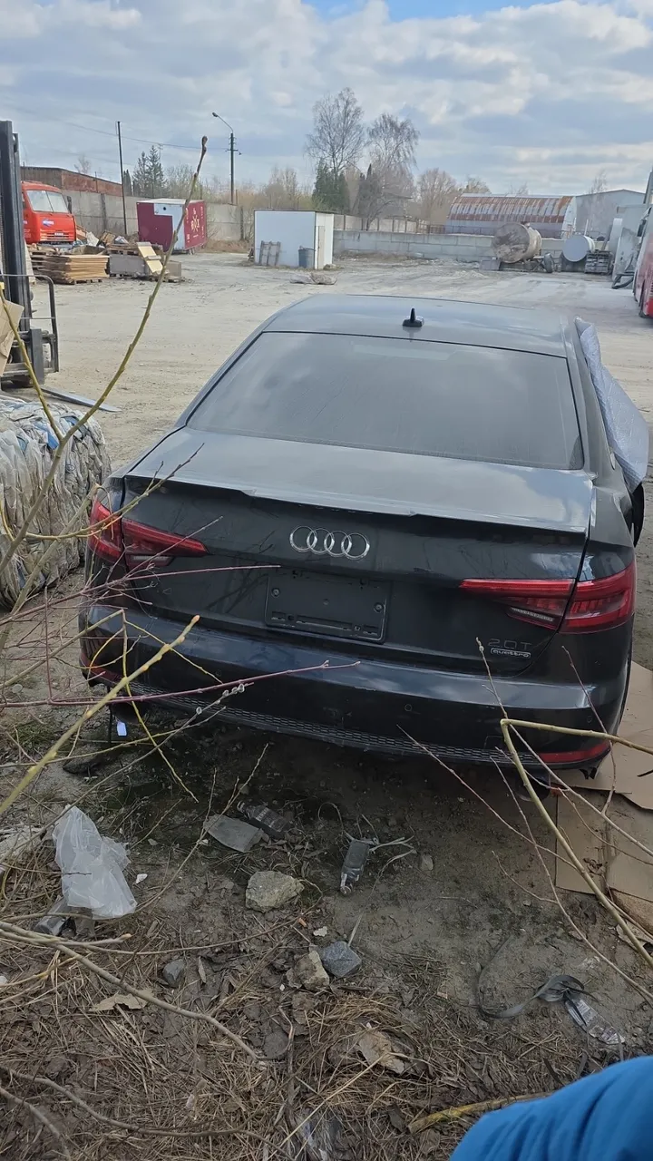 Audi A4 - фото 1