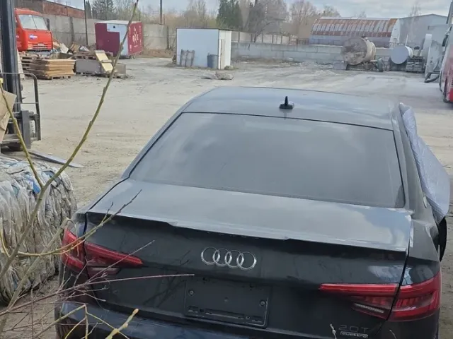 Audi A4 - фото 1