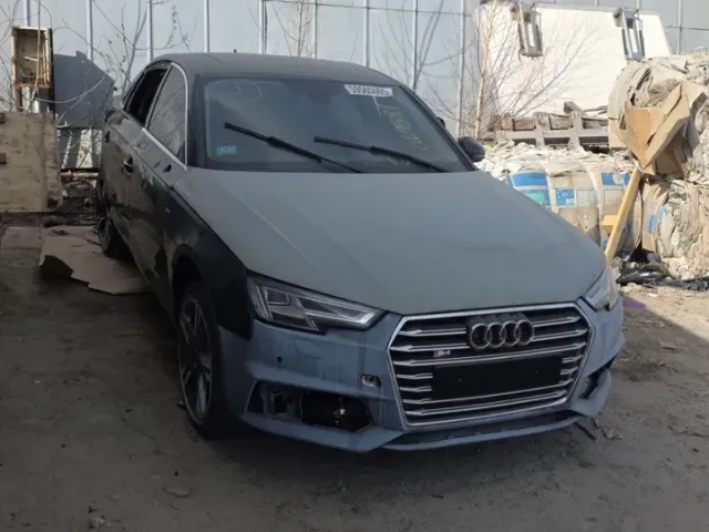 Audi A4 - фото 5