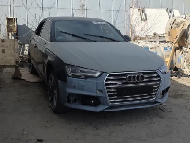 Audi A4 - фото 4