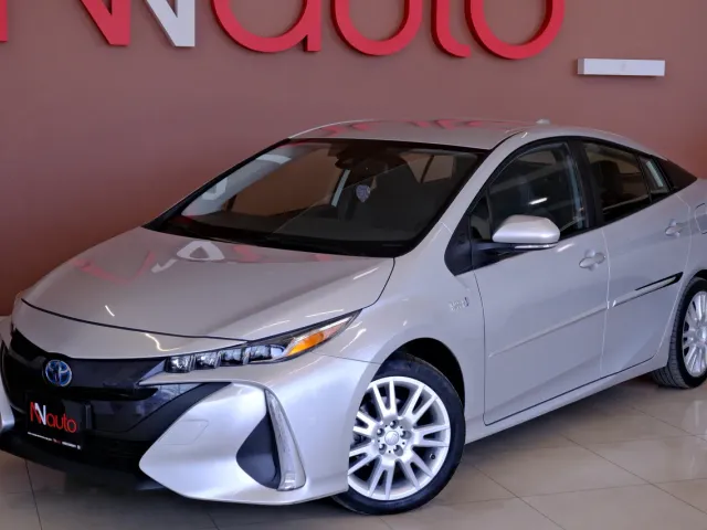 Toyota Prius - фото 2