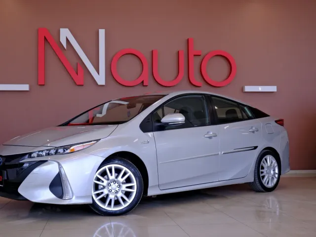 Toyota Prius - фото 1