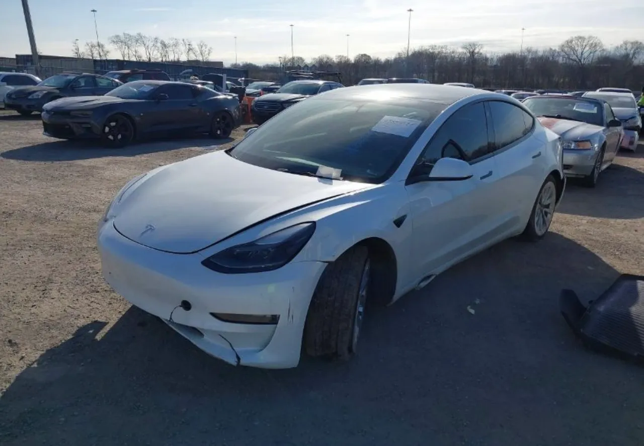 Tesla Model 3 - фото 6