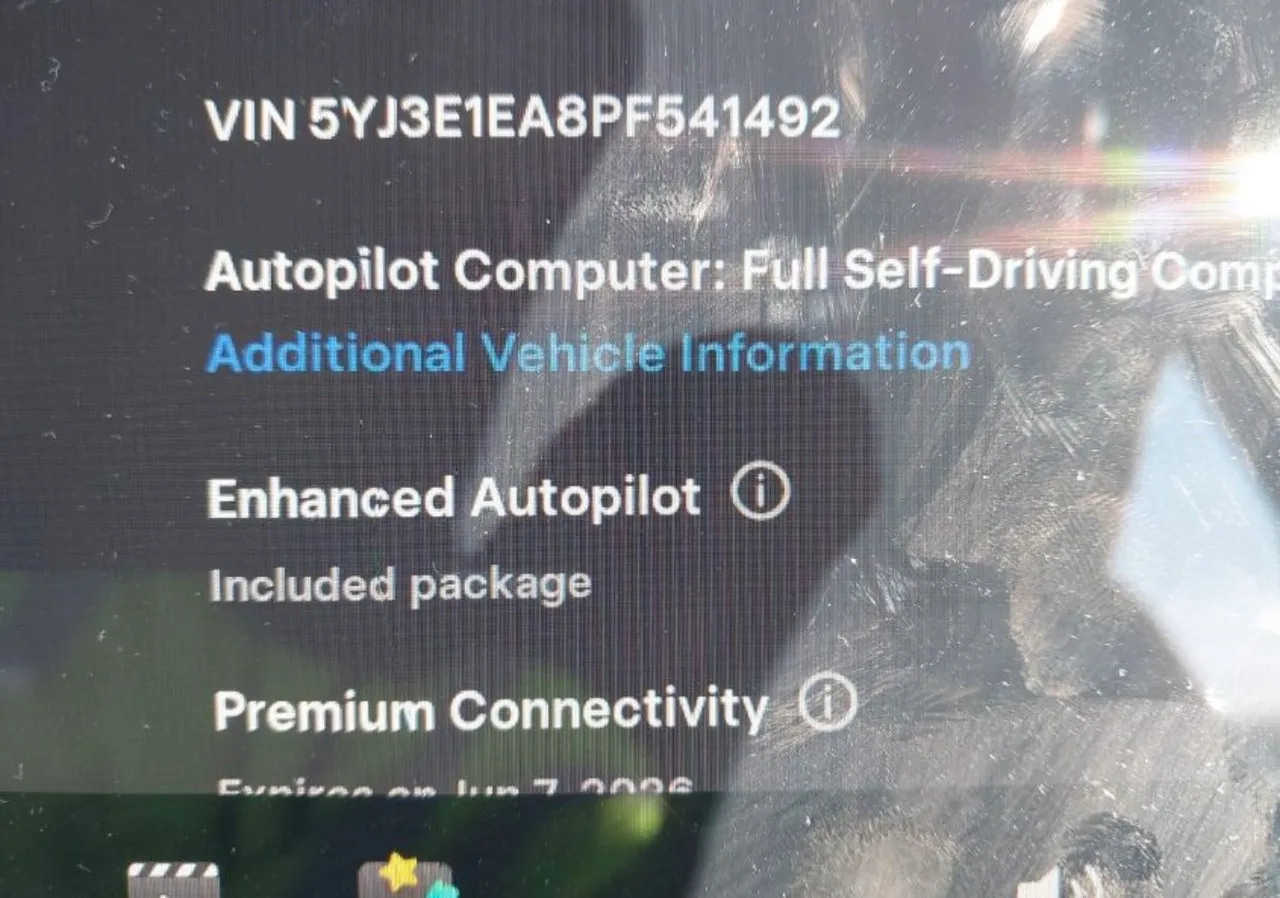 Tesla Model 3 - фото 2