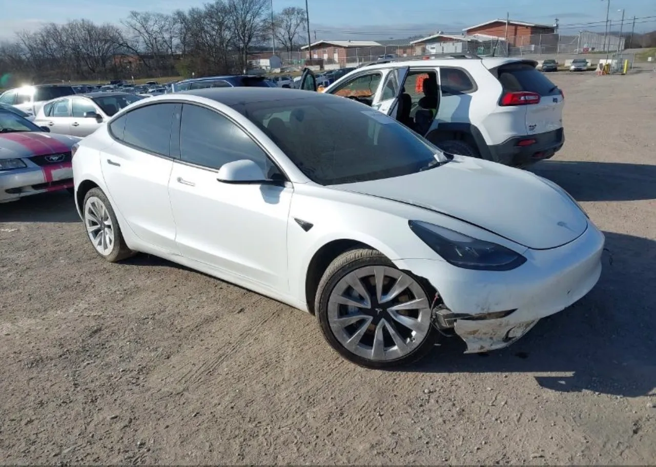 Tesla Model 3 - фото 7