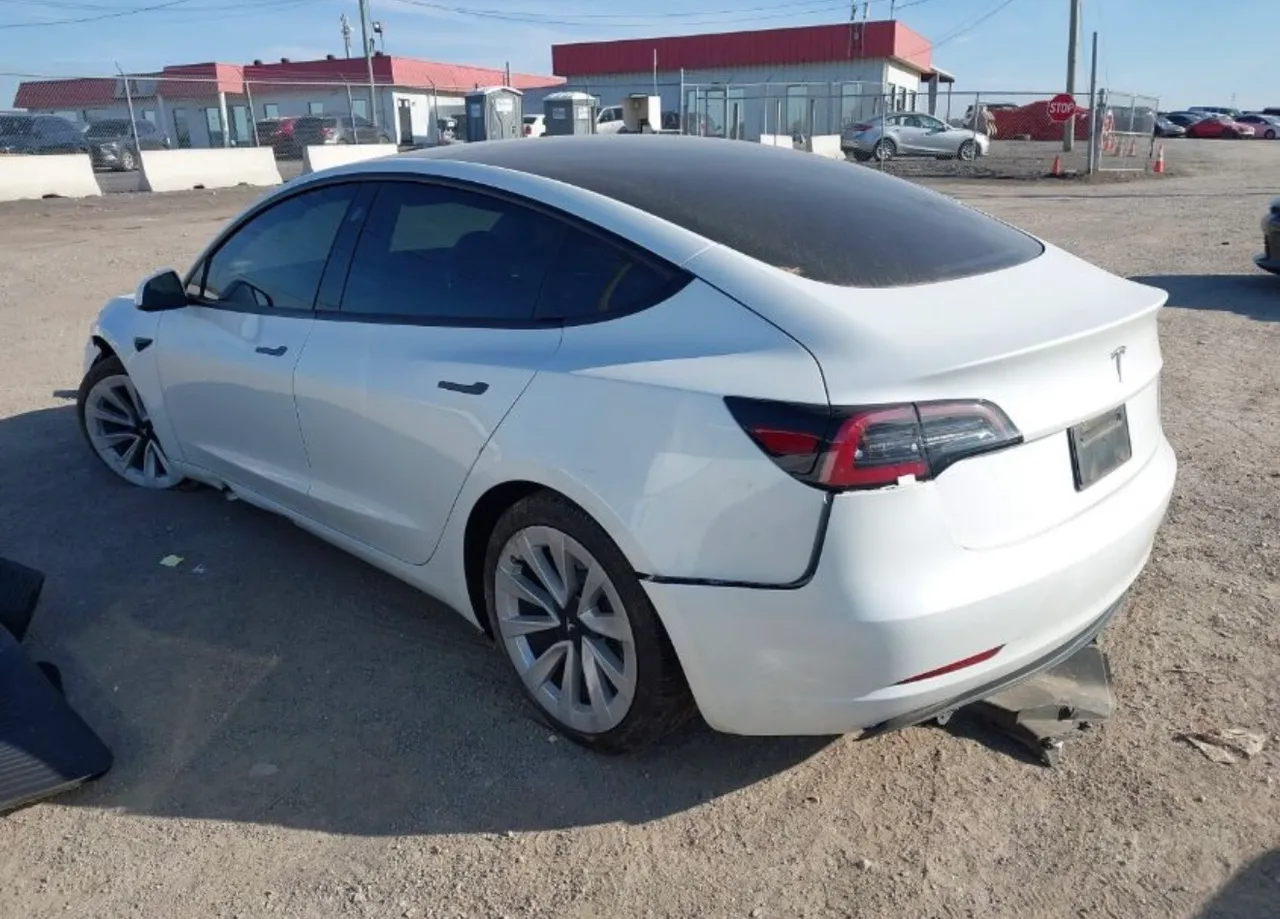 Tesla Model 3 - фото 5